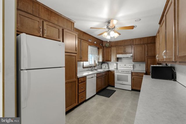 205 JENNIFER LN, Ephrata, PA 17522