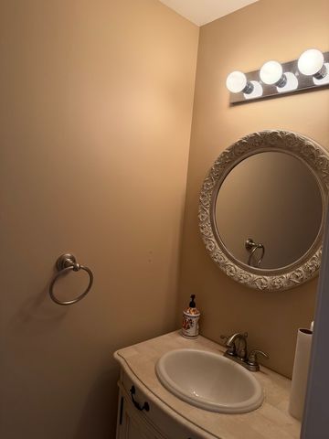 114 Woodbury Lane 114, Lake Bluff, IL 60044