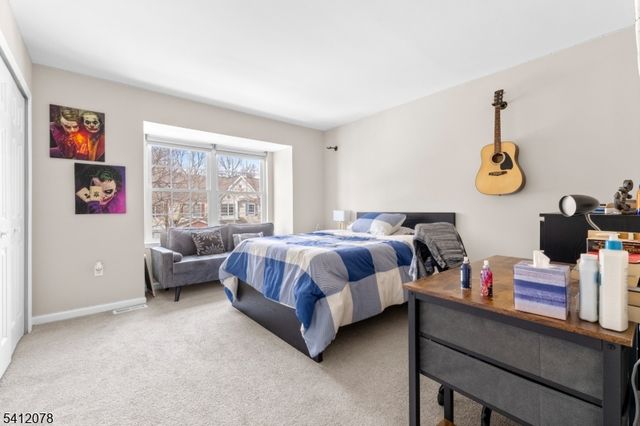 48 Sapphire Ln, Franklin Twp., NJ 08823