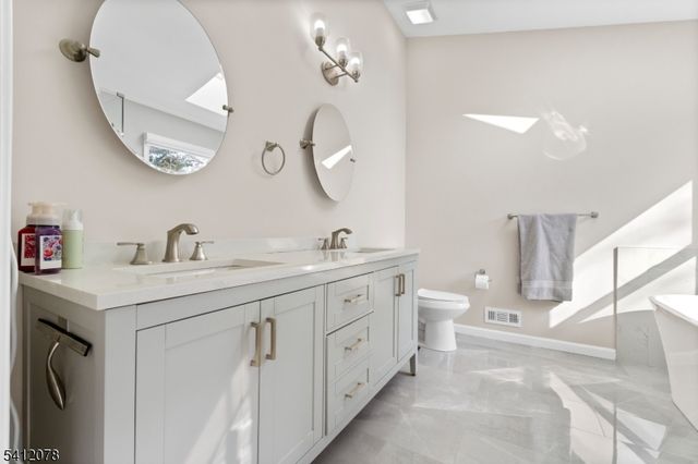 48 Sapphire Ln, Franklin Twp., NJ 08823