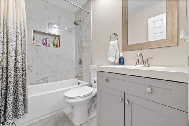 48 Sapphire Ln, Franklin Twp., NJ 08823