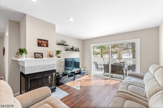 48 Sapphire Ln, Franklin Twp., NJ 08823