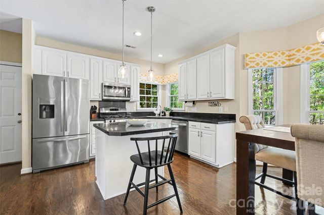 1601 Ivy Bluff Way, Matthews, NC 28105