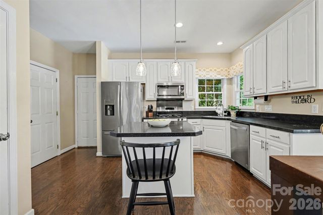 1601 Ivy Bluff Way, Matthews, NC 28105