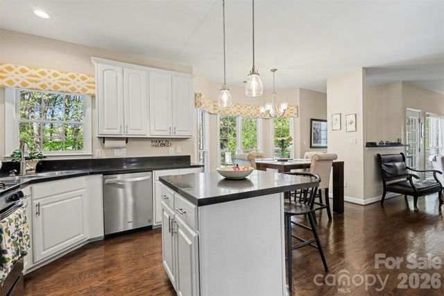 1601 Ivy Bluff Way, Matthews, NC 28105