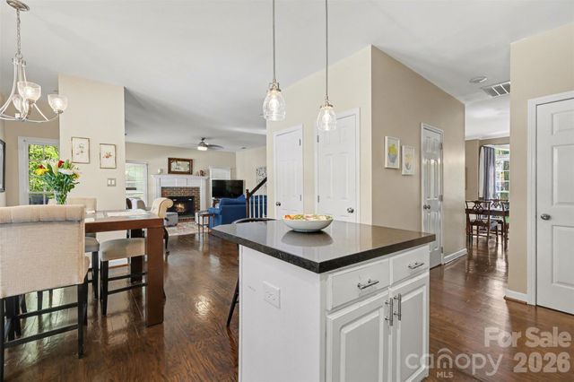 1601 Ivy Bluff Way, Matthews, NC 28105