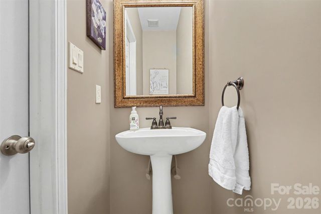 1601 Ivy Bluff Way, Matthews, NC 28105