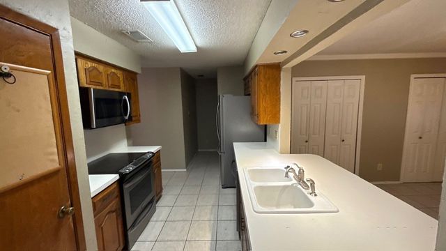 960 Meadowcove Circle, Garland, TX 75043