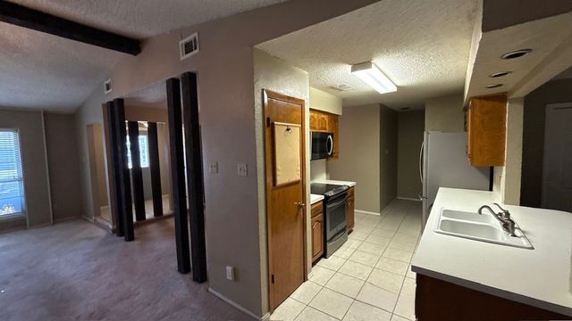 960 Meadowcove Circle, Garland, TX 75043