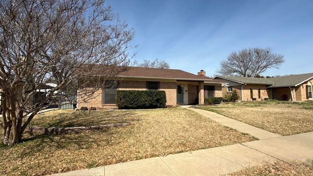 960 Meadowcove Circle, Garland, TX 75043