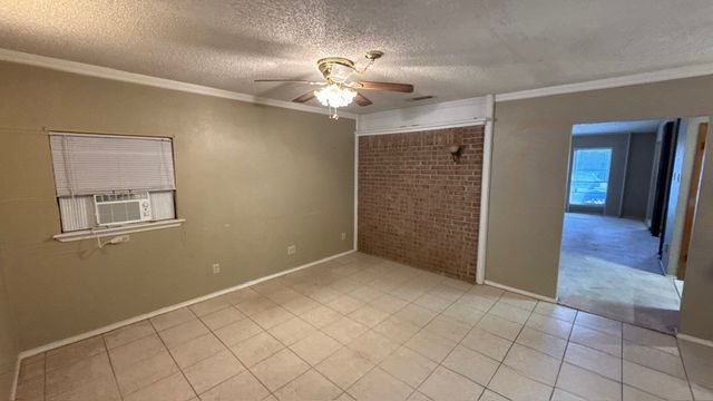 960 Meadowcove Circle, Garland, TX 75043