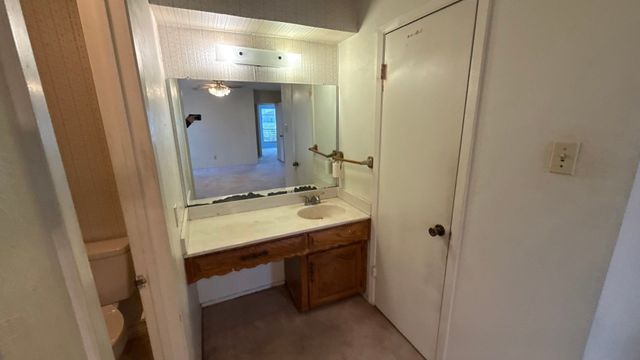 960 Meadowcove Circle, Garland, TX 75043