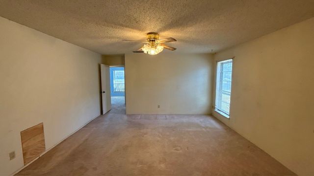 960 Meadowcove Circle, Garland, TX 75043