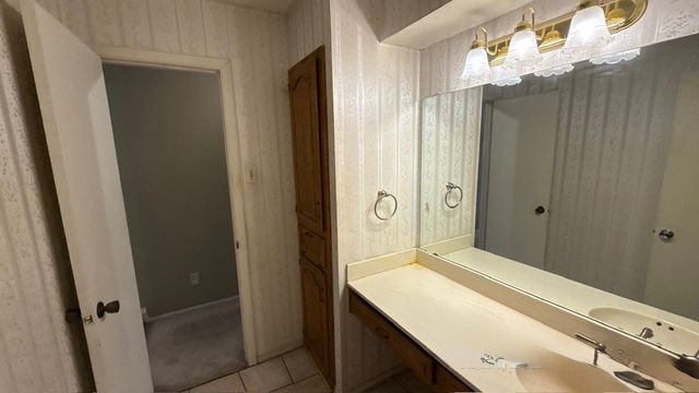 960 Meadowcove Circle, Garland, TX 75043