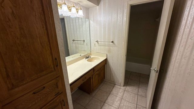 960 Meadowcove Circle, Garland, TX 75043