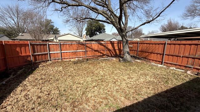 960 Meadowcove Circle, Garland, TX 75043