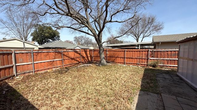 960 Meadowcove Circle, Garland, TX 75043