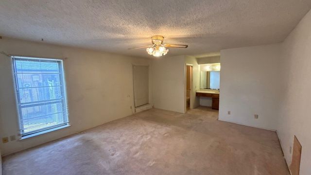 960 Meadowcove Circle, Garland, TX 75043