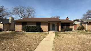 960 Meadowcove Circle, Garland, TX 75043