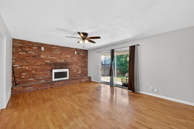 3144 E Santa Ana Avenue, Fresno, CA 93726