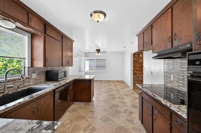 3144 E Santa Ana Avenue, Fresno, CA 93726
