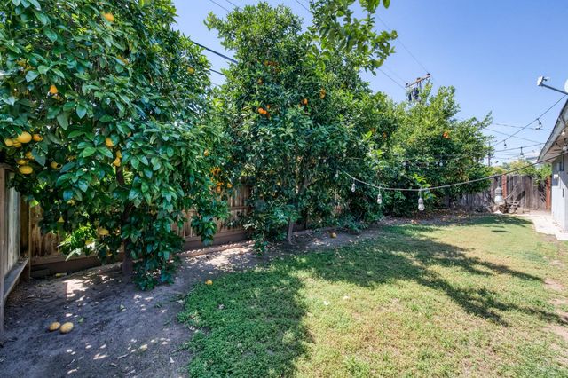 3144 E Santa Ana Avenue, Fresno, CA 93726