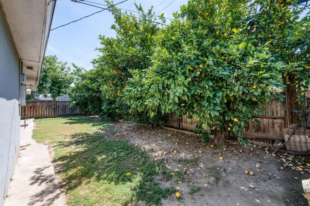 3144 E Santa Ana Avenue, Fresno, CA 93726