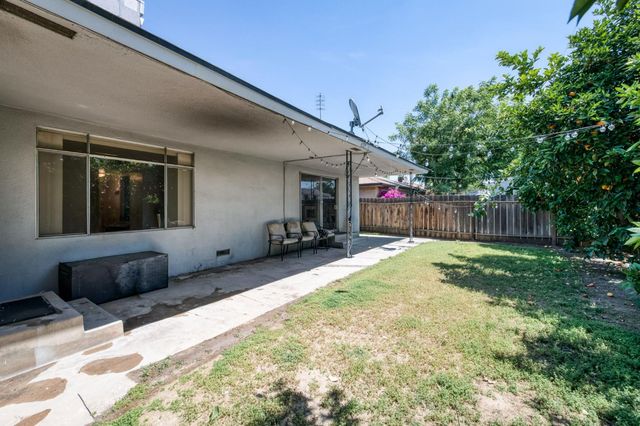 3144 E Santa Ana Avenue, Fresno, CA 93726