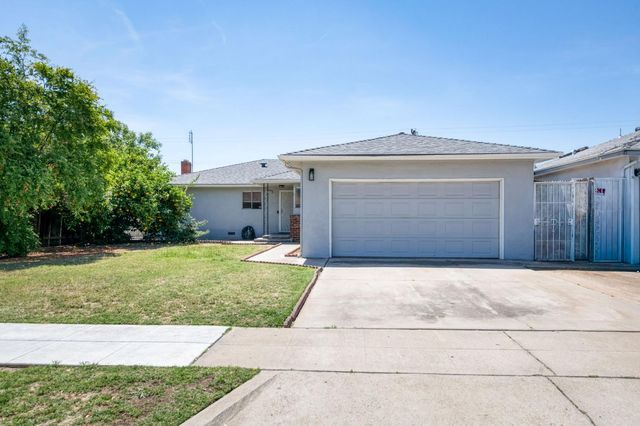 3144 E Santa Ana Avenue, Fresno, CA 93726