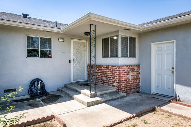 3144 E Santa Ana Avenue, Fresno, CA 93726