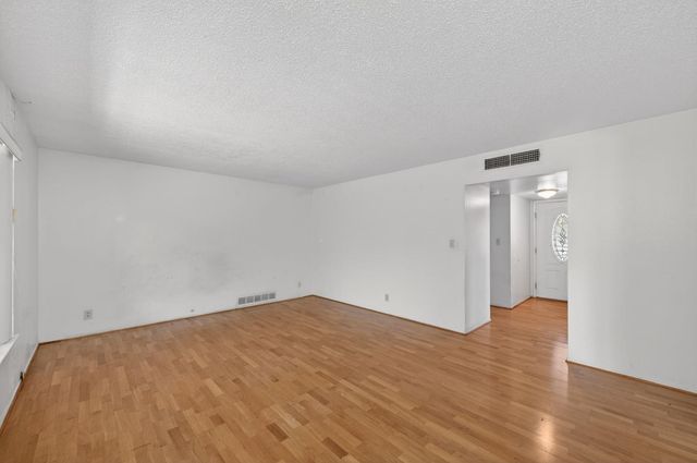 3144 E Santa Ana Avenue, Fresno, CA 93726