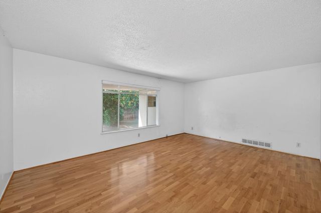 3144 E Santa Ana Avenue, Fresno, CA 93726