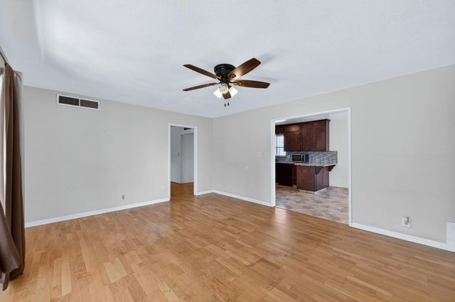 3144 E Santa Ana Avenue, Fresno, CA 93726