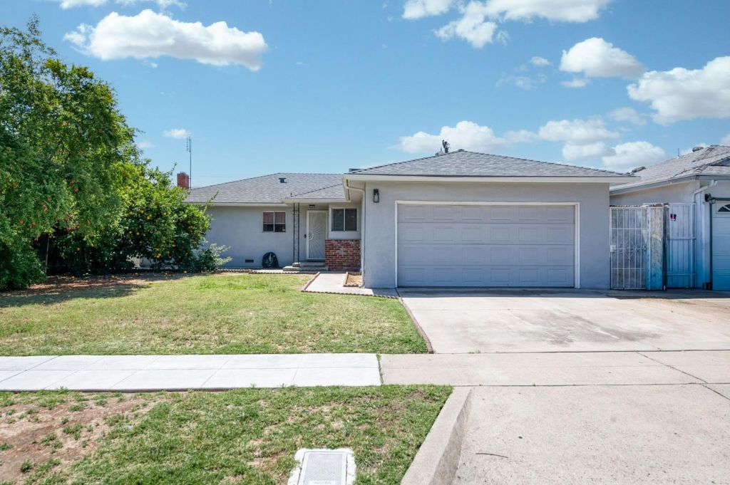 3144 E Santa Ana Avenue, Fresno, CA 93726