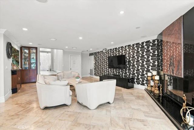 5320 Louise Avenue, Encino, CA 91316
