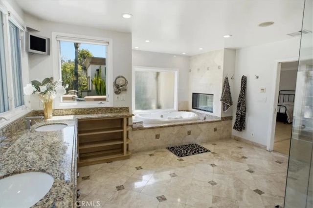 5320 Louise Avenue, Encino, CA 91316