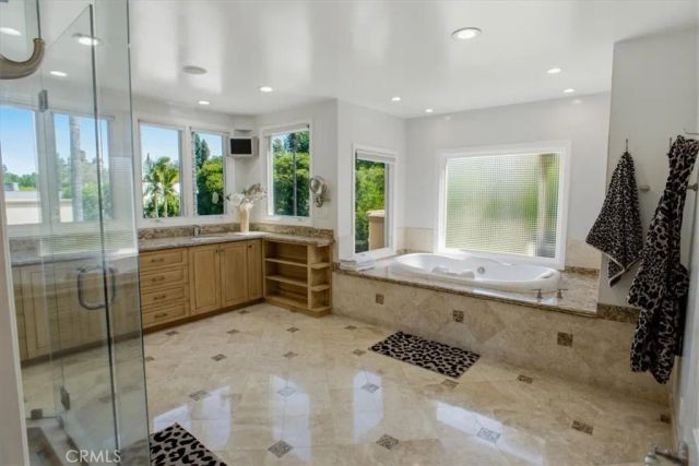 5320 Louise Avenue, Encino, CA 91316