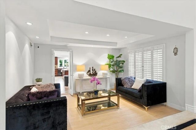 5320 Louise Avenue, Encino, CA 91316