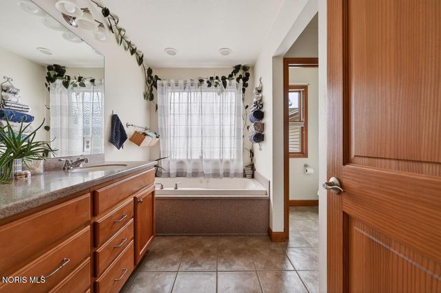 5742 Maple Creek Boulevard, Sylvania, OH 43560