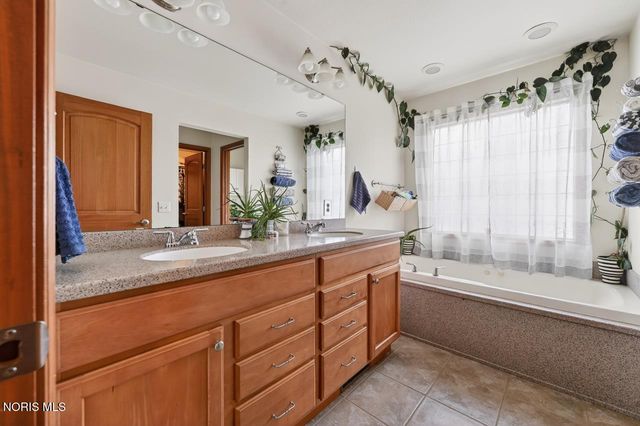 5742 Maple Creek Boulevard, Sylvania, OH 43560