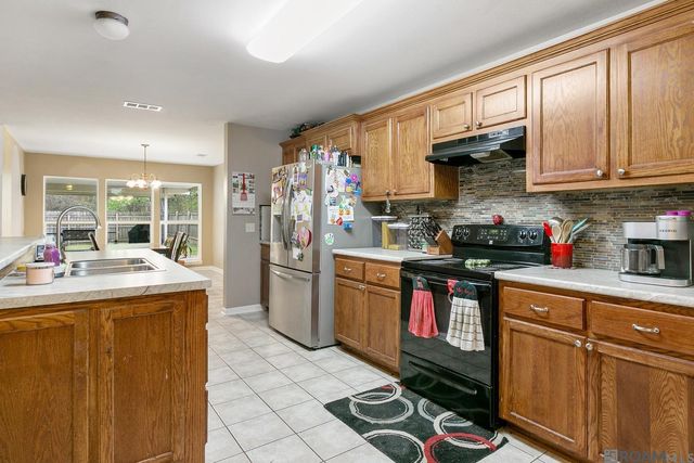 23550 Southpoint Dr, Denham Springs, LA 70726