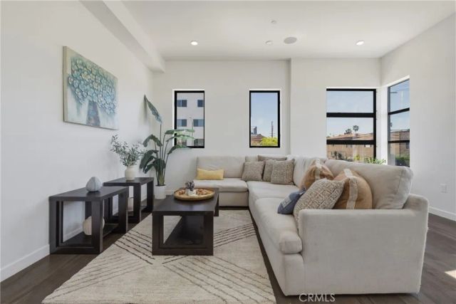 1301 Tamarind Avenue, Hollywood, CA 90028