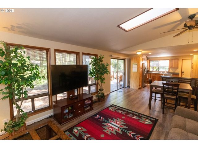 83694 ERHART Rd, Florence, OR 97439