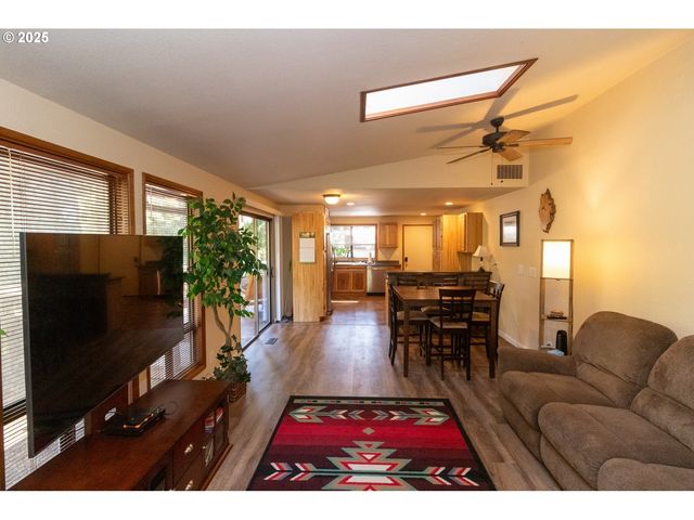 83694 ERHART Rd, Florence, OR 97439