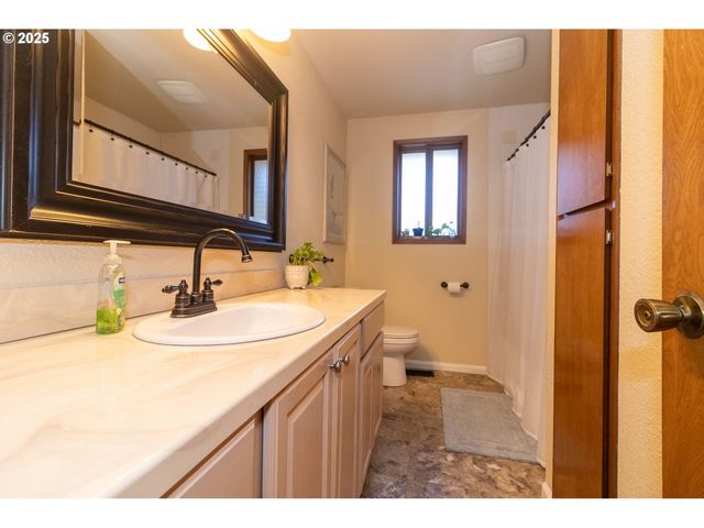 83694 ERHART Rd, Florence, OR 97439