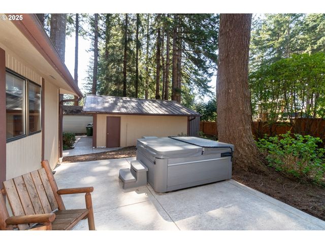 83694 ERHART Rd, Florence, OR 97439