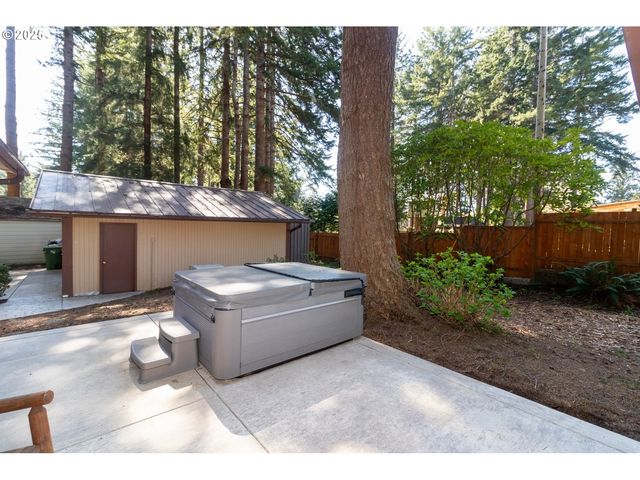 83694 ERHART Rd, Florence, OR 97439