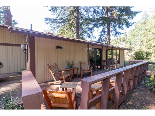 83694 ERHART Rd, Florence, OR 97439