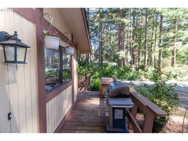 83694 ERHART Rd, Florence, OR 97439