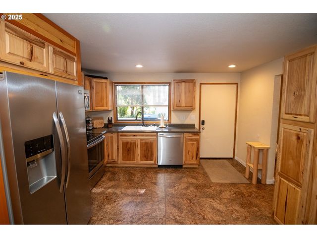 83694 ERHART Rd, Florence, OR 97439